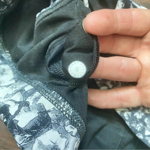 Lululemon floral sports bra - Picture 3 of 4